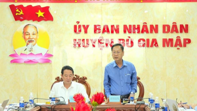 Đồng chí Lý Trọng Nhân - Bí thư Huyện ủy làm việc với UBND huyện