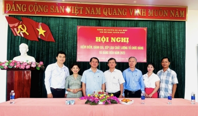 Lãnh đạo, cán bộ Ban Tuyên giáo Huyện ủy Bù Gia Mập