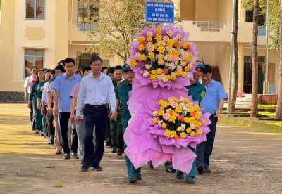 Phú Văn thăm tặng quà nhân kỷ niệm 77 năm ngày thương binh liệt sĩ