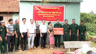 Hội Cựu chiến binh tỉnh Bình Phước trao kinh phí xây nhà “Nghĩa tình Cựu chiến binh”