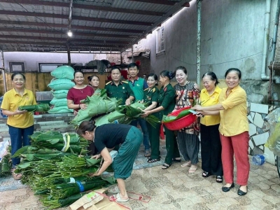 Chung tay, đồng lòng hướng về vùng bão lũ