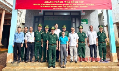 Trao “nhà đồng đội” cho quân nhân khó khăn ở Bù Gia Mập