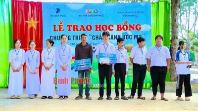 "Chắp cánh ước mơ" trao học bổng hơn 134 triệu đồng