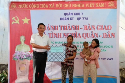 BÙ GIA MẬP TRAO NHÀ TÌNH NGHĨA QUÂN - DÂN