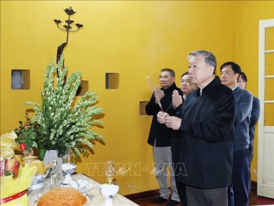 Tổng Bí thư Tô Lâm dâng hương tưởng niệm Chủ tịch Hồ Chí Minh tại nhà 67  Nguyễn Hồng Điệp (TTXVN)