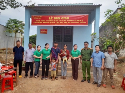 Công an xã Phú Văn thực hiện tốt phong trào thi đua "xóa nhà tạm, nhà dột nát”